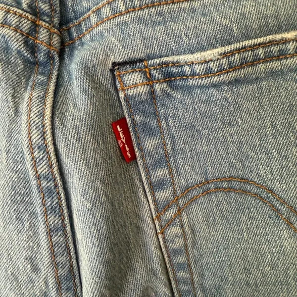 Levi's Premium Wedgie Fit Jeans Women's Size‎ 28 Button Fly High Rise Light Wash - Image 3