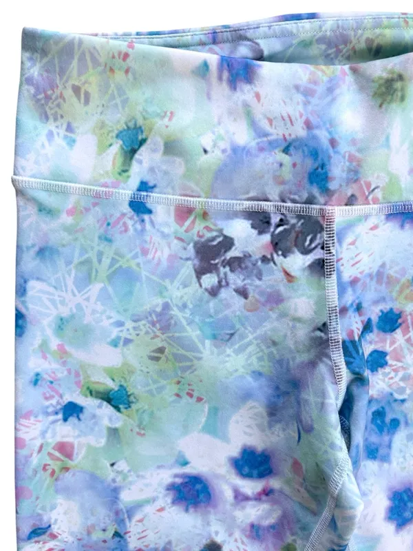 Like New ALO Yoga Crop Leggings Floral Size Large - Image 2
