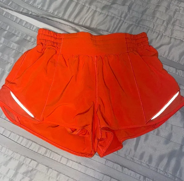 Lululemon Hotty Hot Short High-Rise 2.5” - Image 4