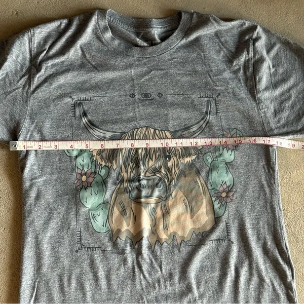 Gray Short Sleeve Tee with Whimsical Cat Design - Image 6