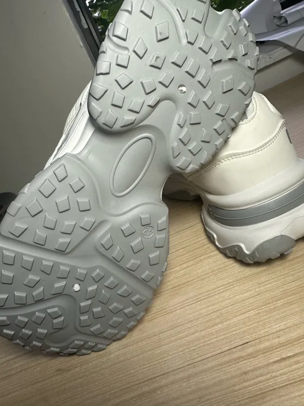 White and gray athletic sneakers Size 9 - Image 5