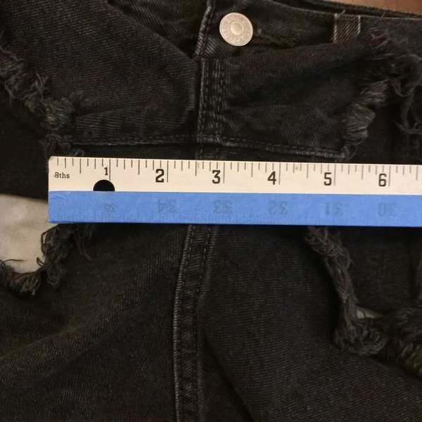 Levi’s 501 raw hem black buttonfly jean shorts 28 jorts - Image 3