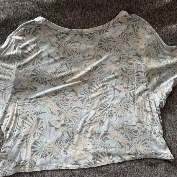 American Eagle Floral Women's Top - Image 5