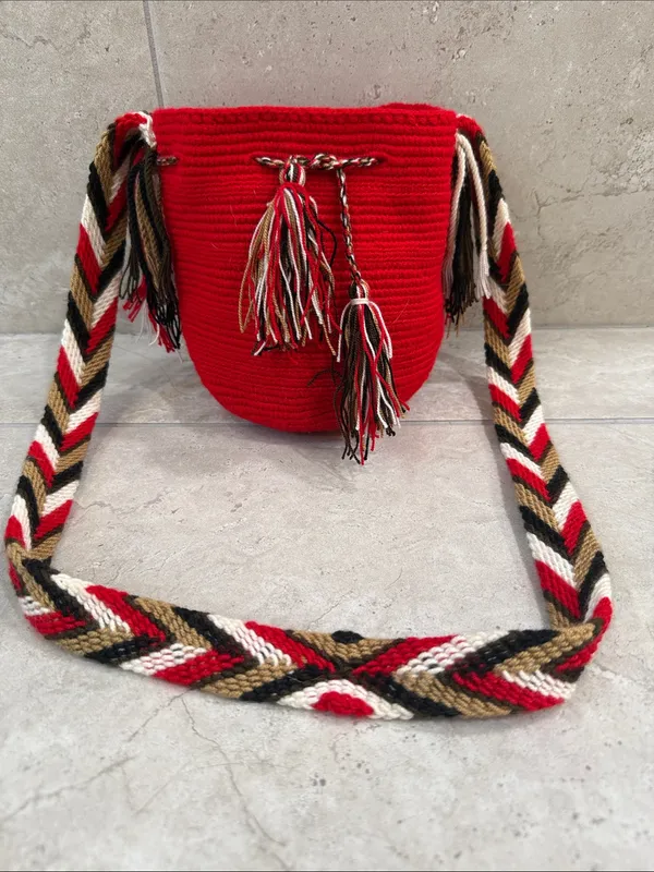 Wuitusu Unicolor Medium Red Handmade Wayuu Mochila Bag - Image 2