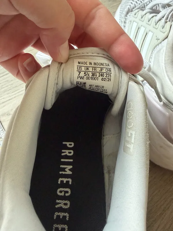 Adidas Women’s shoes - Image 3