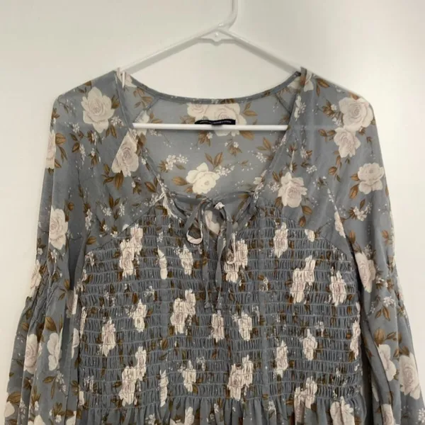 AMERICAN EAGLE Smocked Floral Blouse Blue Cream Ivory Long Sleeve Boho Peplum XS - Image 5