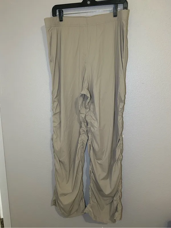 Lululemon Dance Studio Slim Fit High Rise Ruched Flared Pants Women’s Size XL - Image 3