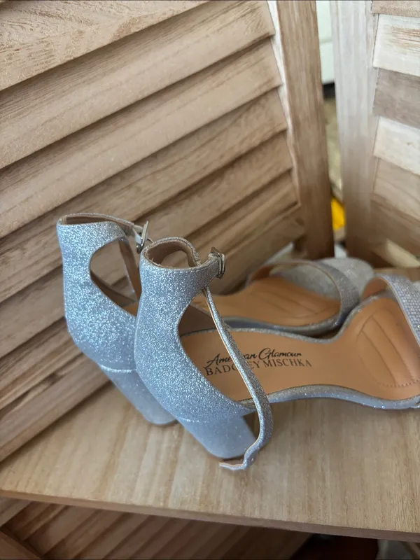 Badgley Mischka Silver Glitter Block Heel Sandals 5 1/2 - Image 4