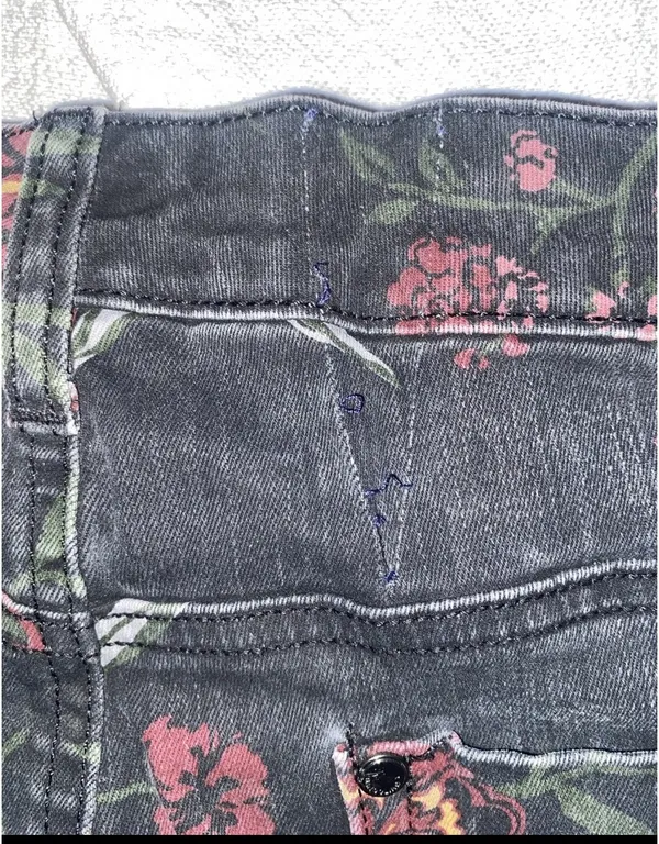 Bandolino Ladies Amy Black Floral Print Modern Straight Leg Pants Jeans Size 10 - Image 10