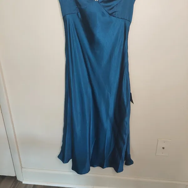 Lulus V-Neck Dress With Cowl Neck Back Size M - Image 5