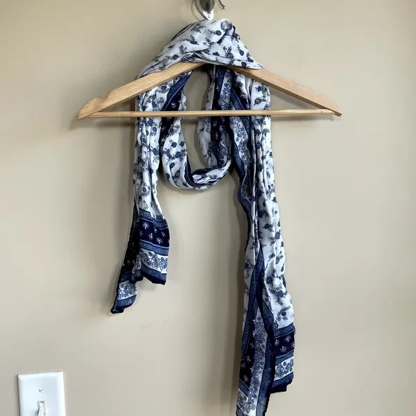 Vintage‎ floral white blue lightweight scarf casual headscarf chic accessory - Image 4