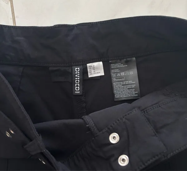 H&M Shorts with Belt - Image 3