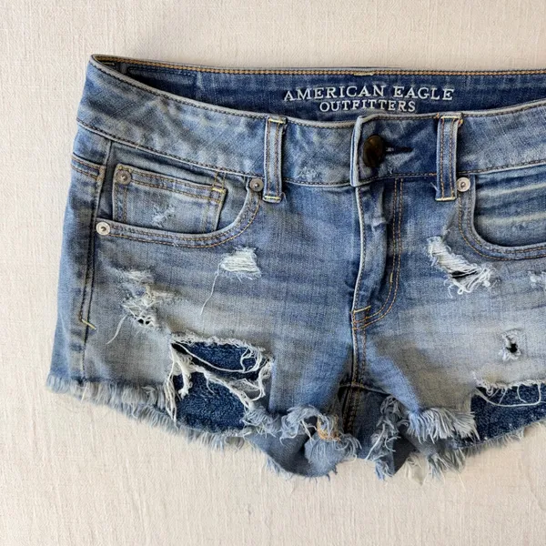 American Eagle Distressed Super Stretch Low Rise Shortie Denim Shorts Womens 2 - Image 3