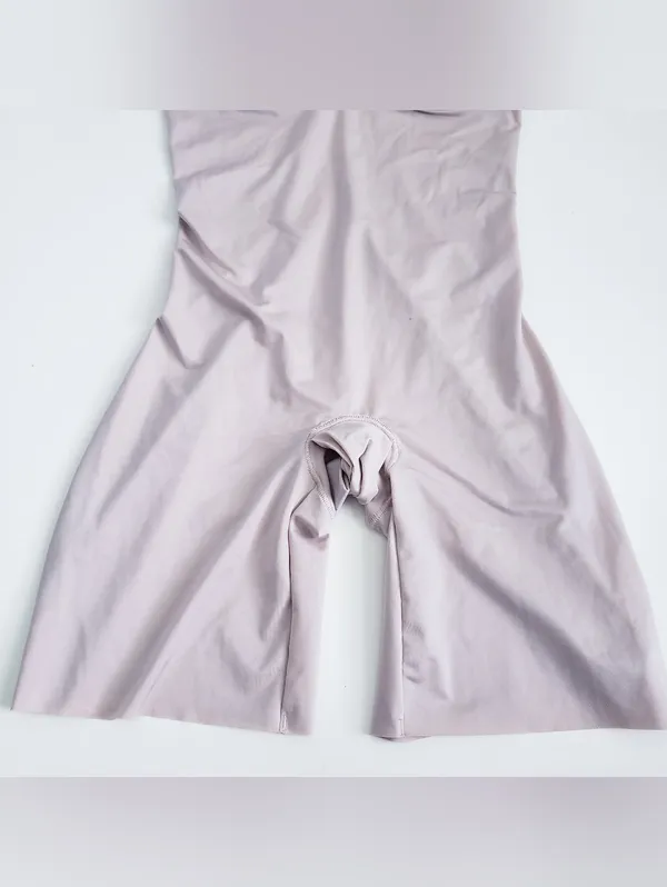 Spanx Shape Suit Your Fancy Strapless Cupped Mid Thigh Shaper - Image 4