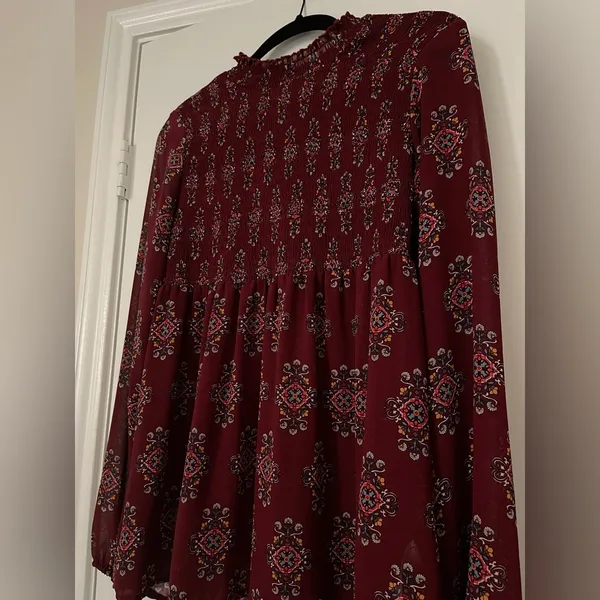 Xhilaration Burgundy Patterned Chiffon Blouse Medium - Image 4
