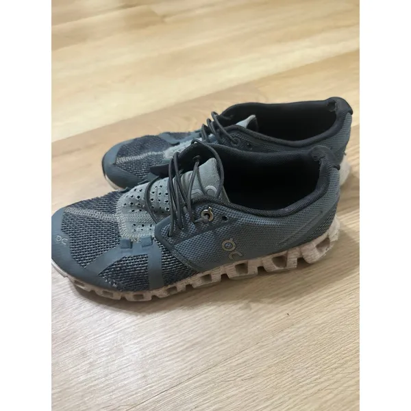 On cloud blue shoes - Image 4