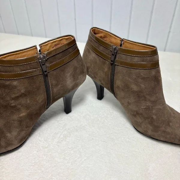 Sofft Brown Suede Ankle Booties with Buckle Detail Size 9M‎ - Image 6