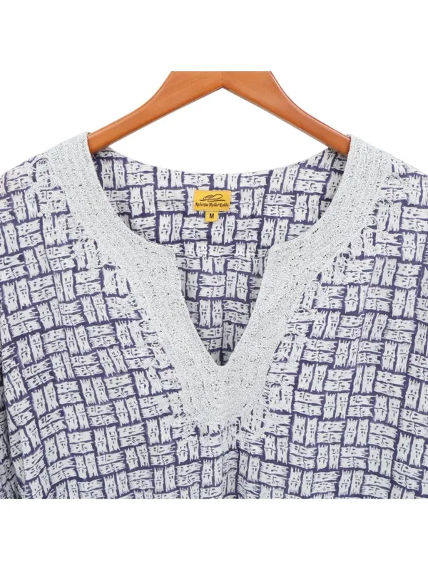 Roberta Roller Rabbit Tunic Top Blue White Print Silver Embroidered V-neck M - Image 2