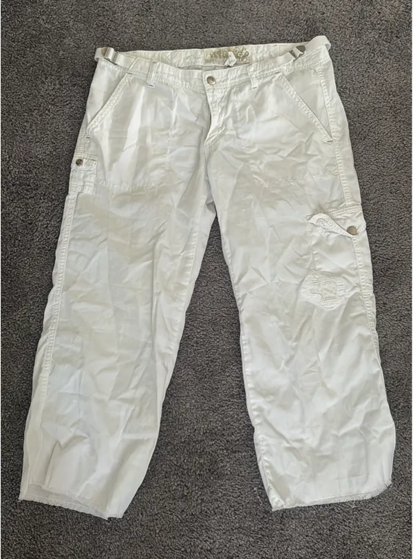 Y2K White Capris - Image 4
