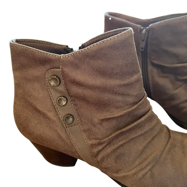 Baretraps Women's Size 8 Riviera Ankle Booties Brown Gray Scrunched Buttons - Image 3