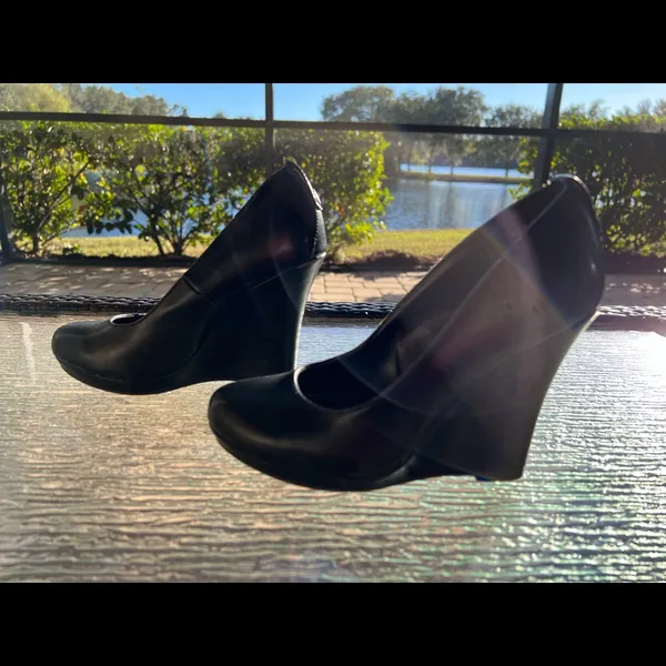 Women’s Black Extra Comfy Shoes Size 6 - Image 2