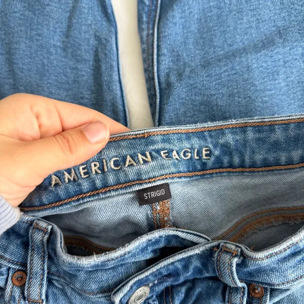 American Eagle Mom Jean Size 6 - Image 2