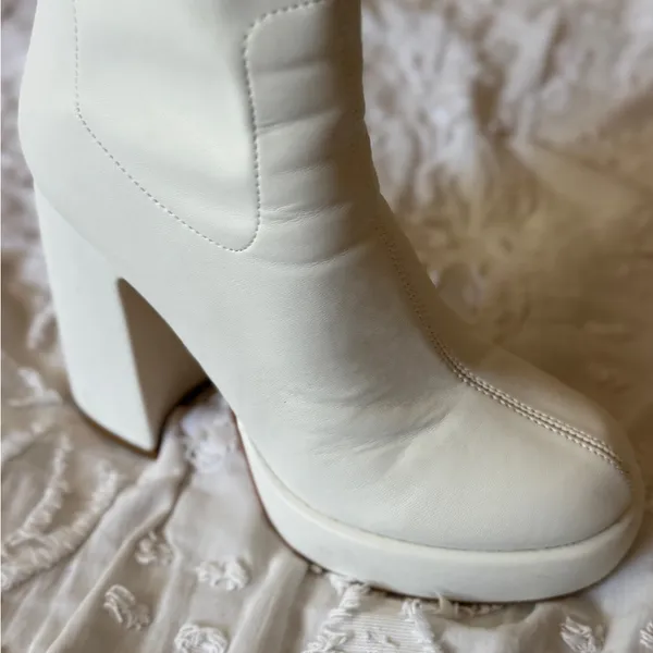 White Block Heel Women's Pumps Size 7 - Image 3