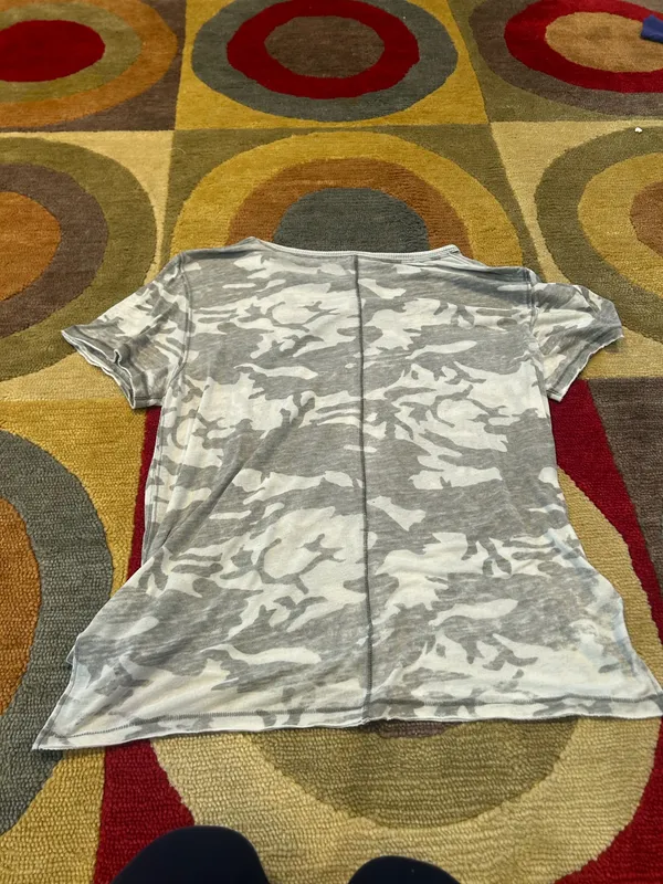 Urban Outfitters Crewneck Burnout Short Sleeve Tee Shirt Camo Print Size Medium - Image 4