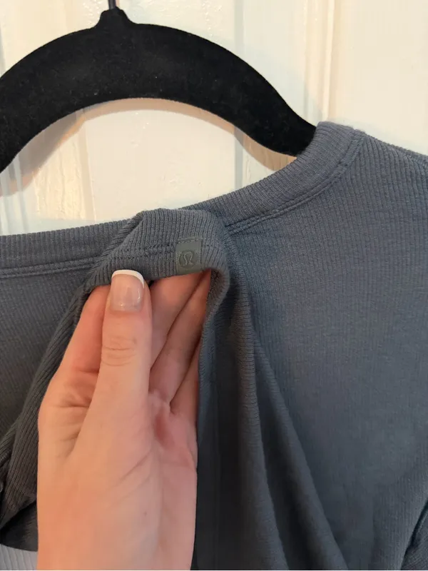 Lululemon Hold Tight Straight Hem Cropped T-Shirt Grey Size XS - Image 3