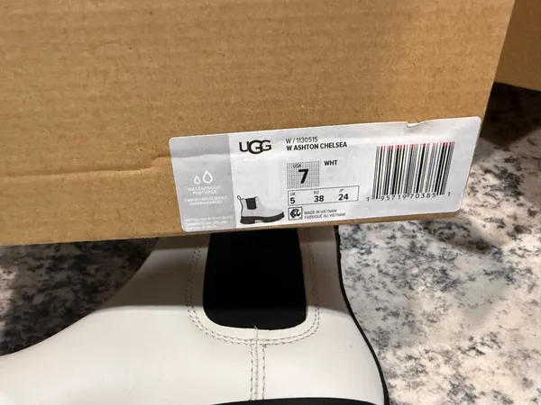 UGG Ashton Boots Chelsea - Image 5
