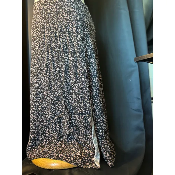 Arizona Jean‎ Co Black Ditsy Floral Midi Skirt Side Slit Rayon Size Medium - Image 5