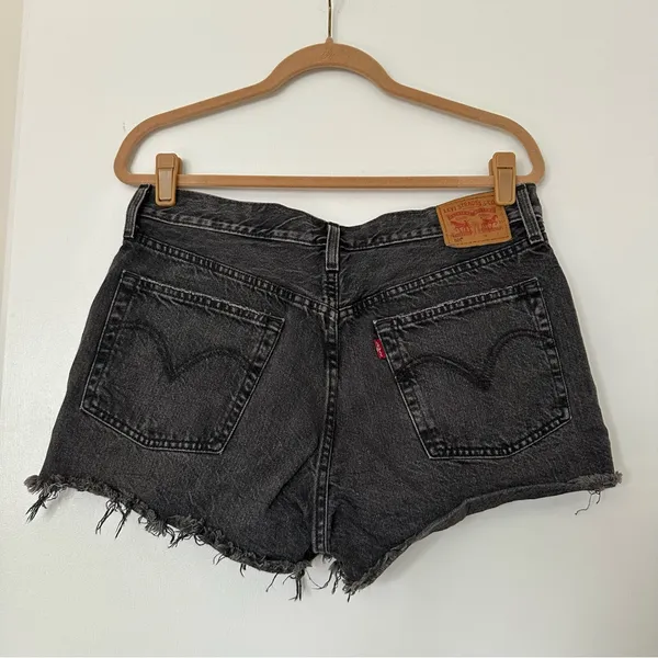 Levi’s Exposed Button Fly Distressed Denim Jean Shorts Rinsed Black Womens 31 - Image 6