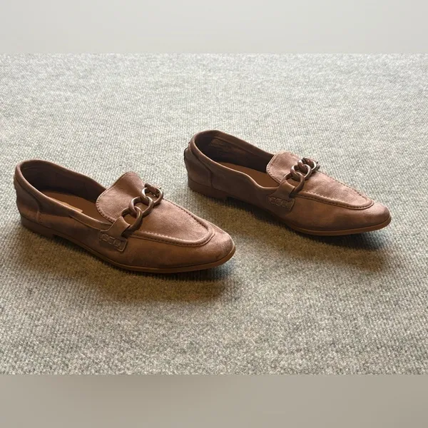 Steve Madden Beige Famed Suede Leather Slip On Loafer Chain Accents - Image 6