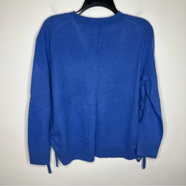 C‎ by Bloomingdale’s cashmere sweater periwinkle blue size medium - Image 5