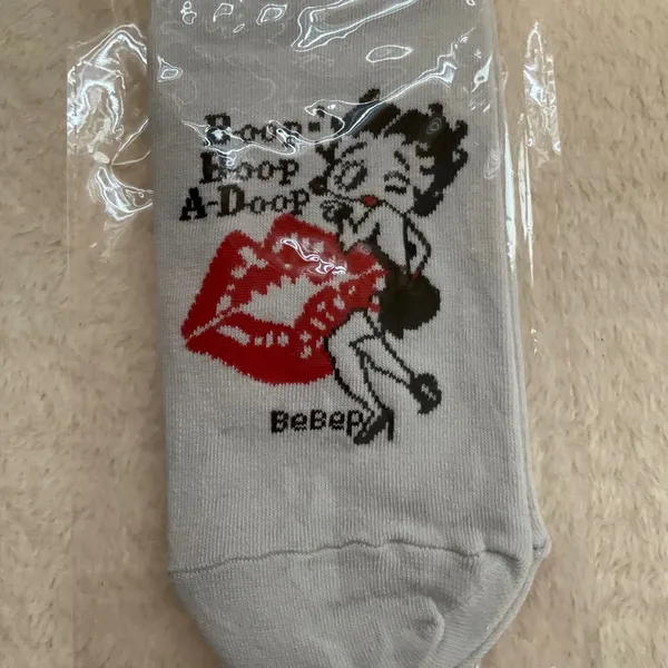 Gray Ankle Socks with Red Lip Graphic - Image 2