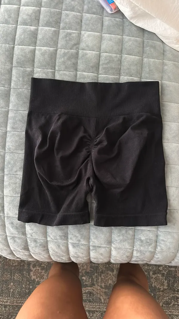 Black workout shorts - Image 2