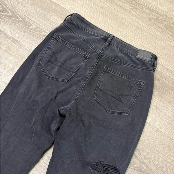•AMERICAN EAGLE• DISTRESSED MOM JEANS - Image 2