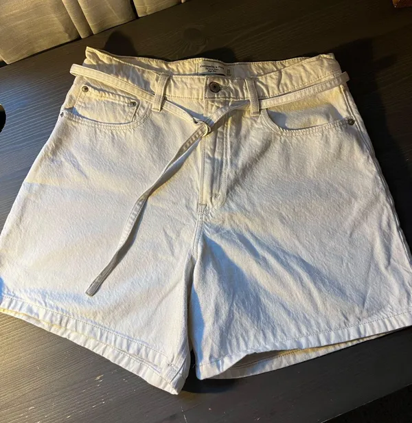Abercrombie High Rise Loose Denim Short - Image 3