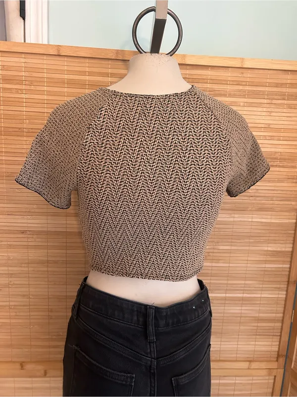 Urban outfitters stretchy short sleeve crop top shirt women’s size small - Image 3