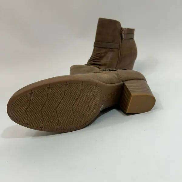 Yuu Tan leather Ankle Boots with Buckle Detail size 9M - Image 7