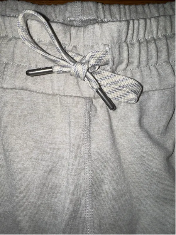 Vuori Athletic Shorts beige/grey - Image 3