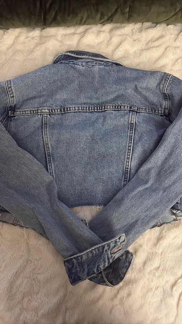 ZARA Cropped Jean Jacket - Image 4