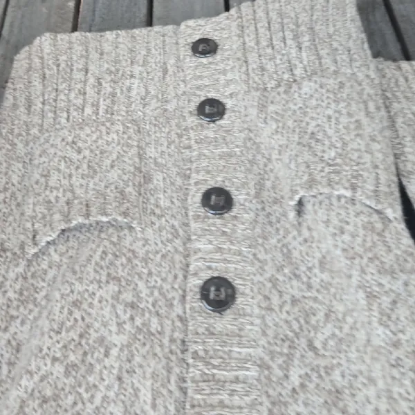 Old Navy Women's Beige Cardigan Sweater - Image 3
