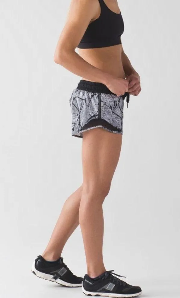 Lululemon Hotty Hot Shorts 2.5” Dottie Tribe White Black Size 4 - Image 2