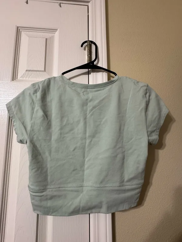 Old Navy Active Workout top - Image 3