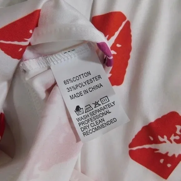 NEW!! HOT LIPS Lipstick Kiss Cropped Loungewear Two‎ Piece Set Top Shorts Small - Image 9