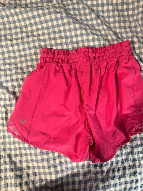 Lululemon hotty hot shorts size 4 pink  - Image 4