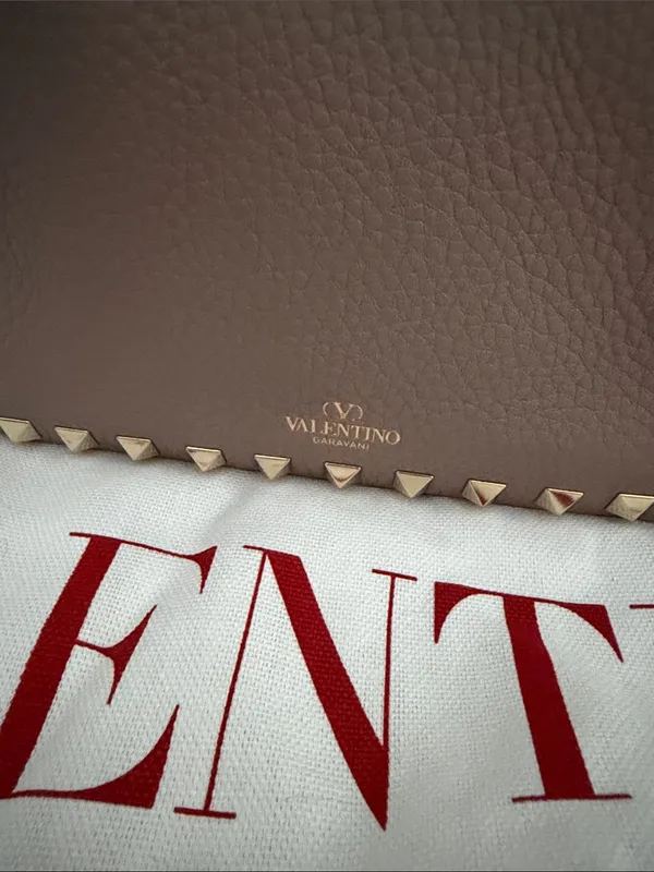 Valentino Rockstud Grainy Leather Camera Bag - Image 2