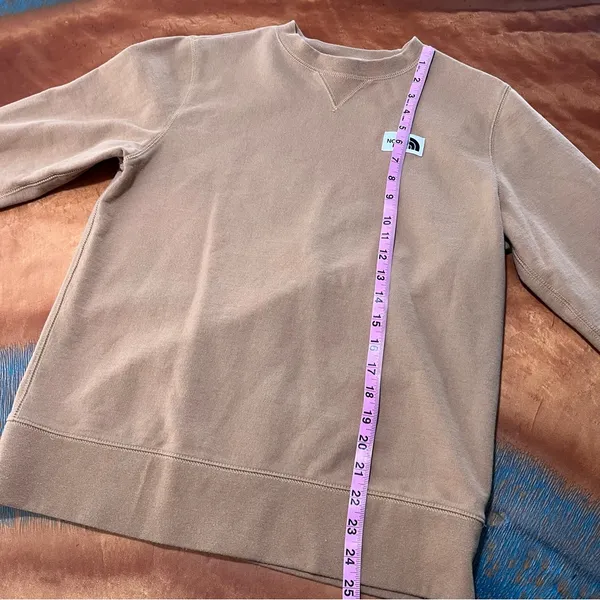 North Face Crewneck Sweatshirt size medium logo patch tan - Image 8
