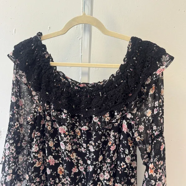 White House Black Market Floral Off Shoulder Lace Trim Bell Sleeve Blouse XL - Image 5